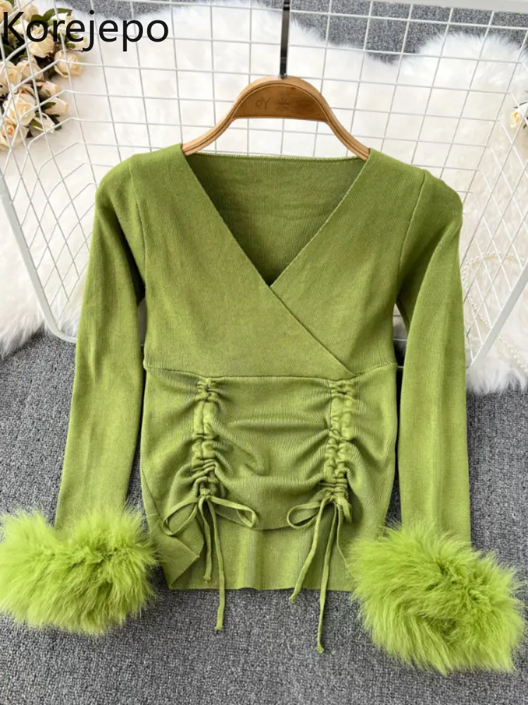 

Свитер женский трикотажный эластичный с V-образным вырезом