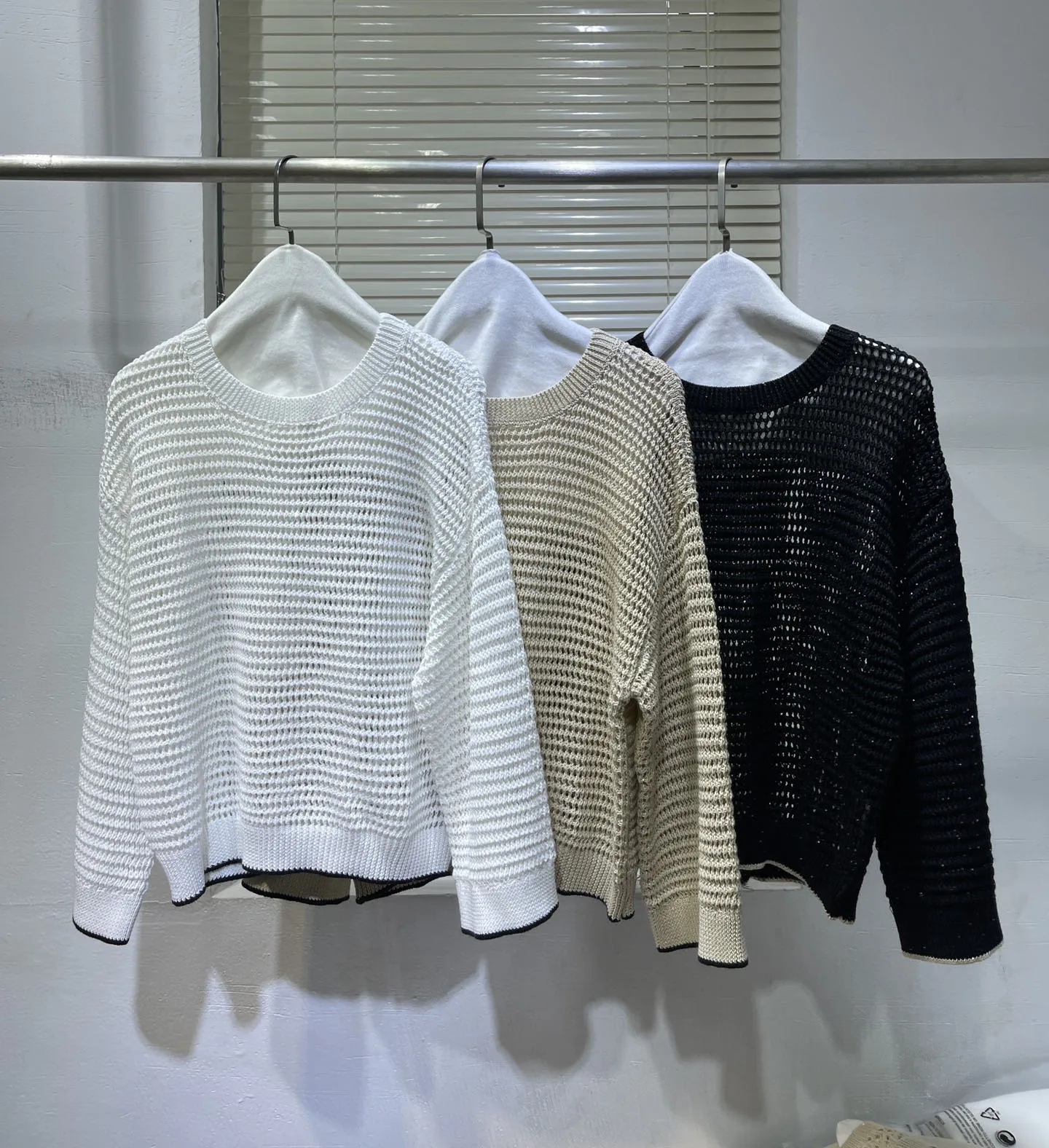 

Женский вязаный пуловер с блестками, свободный свитер с длинным рукавом и вырезами