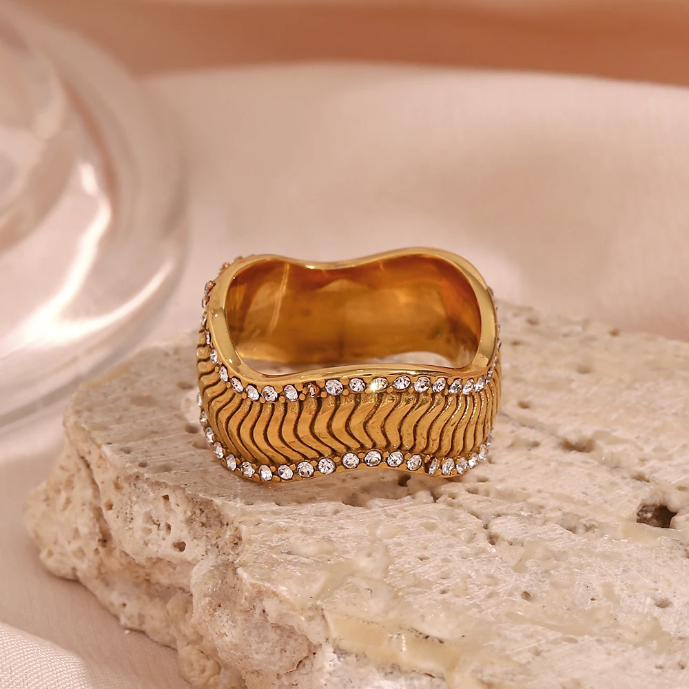 

2023 New Double Sides Crystal Rhinestone Herringbong Wave Stainless Steel Rings For Women Gold Plated Statemennt Rings For Party