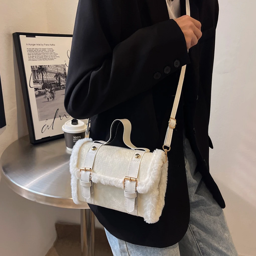 Женская сумка на плечо из овечьей шерсти