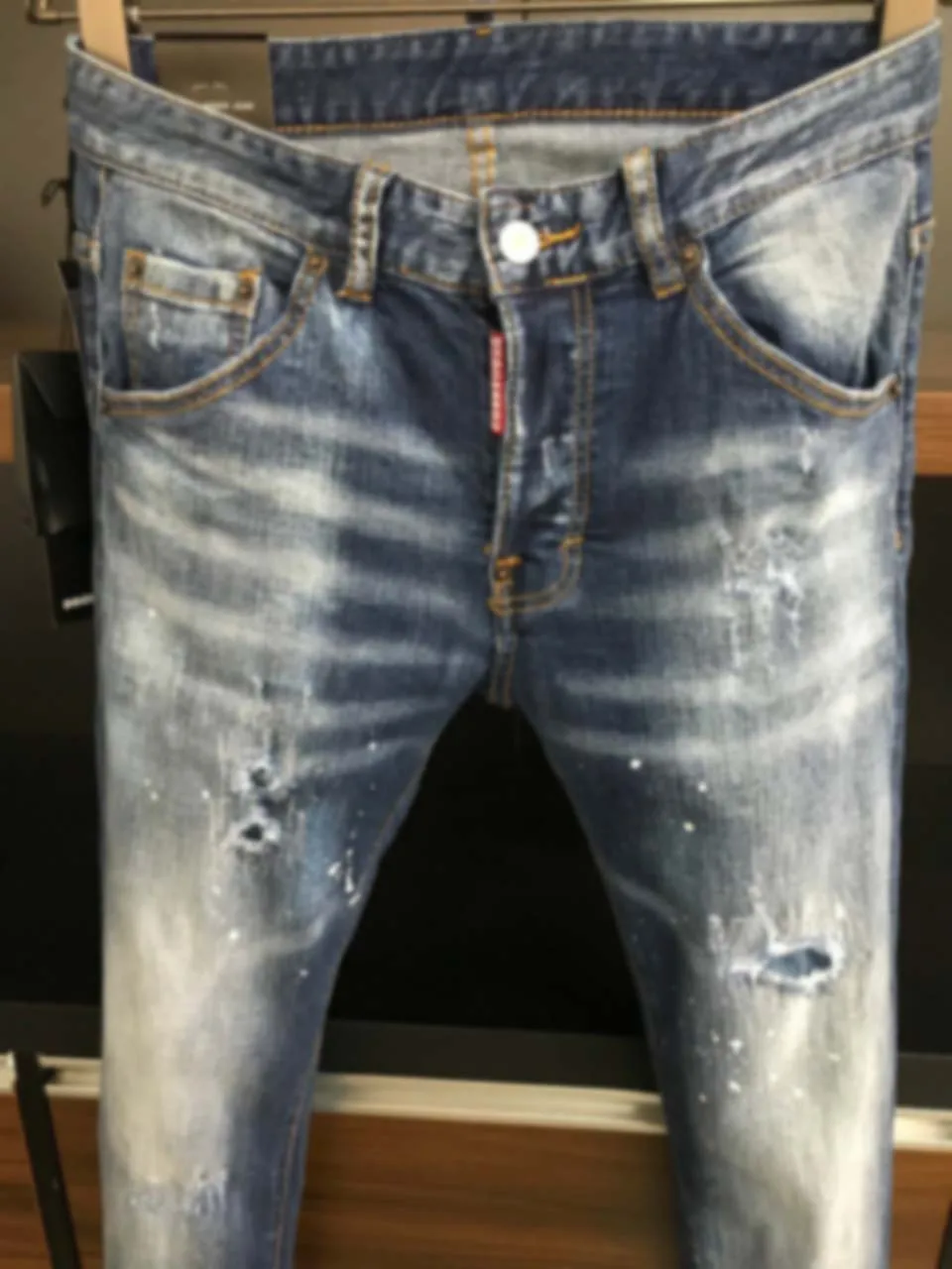 2023 New D2 Jeans Fashionable Men with Broken Holes, Fashionable Slim Fit, Slim Slim Knife Cut, Worn Paint, Discolored Feet Men