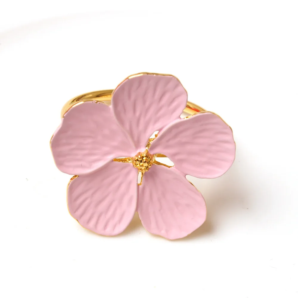 

Серебряные кольца для салфеток с цветом сливы