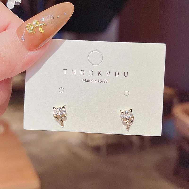 

Женские серьги-гвоздики из серебра 925 пробы с фианитами