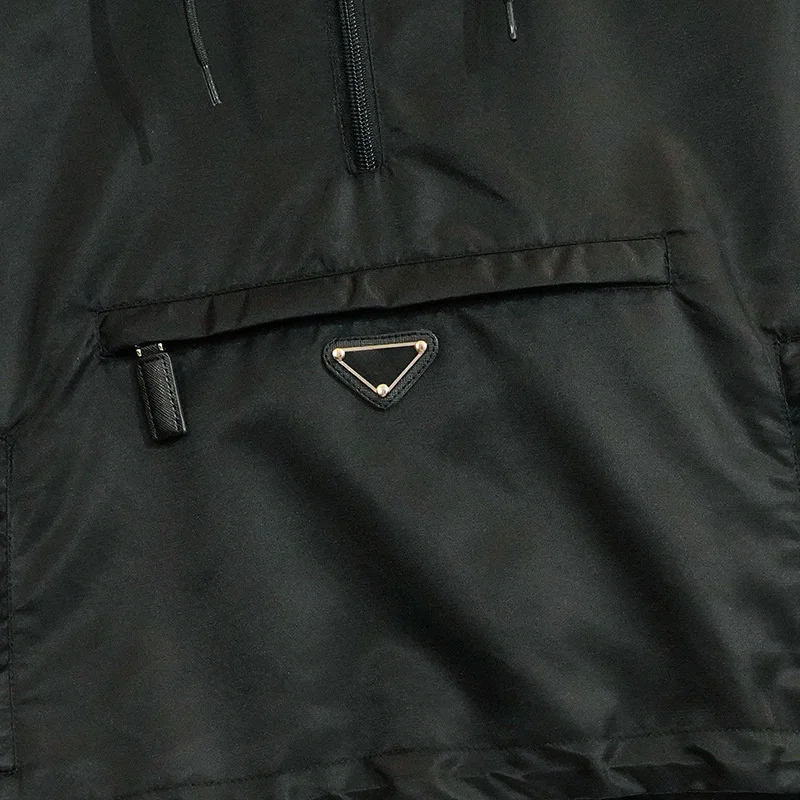 Рисунок 5 - Женская тонкая дышащая куртка с