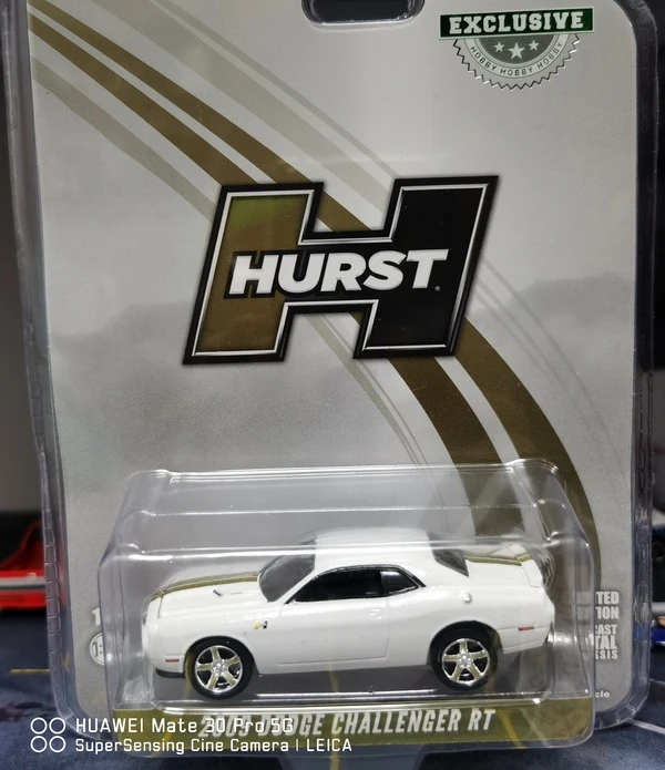 

1/64 GREENLIGHT 2009 Dodge Challenger R/ T-Hess Feature Energy Edition Collection die-cast alloy dolly model