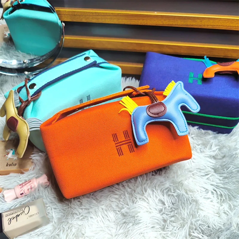 

Женская сумка для макияжа, модная женская холщовая большая сумка на молнии для хранения туалетных принадлежностей, портативная дорожная су...