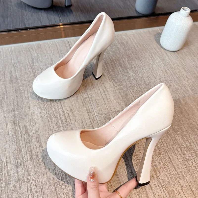 Женские туфли-лодочки на массивной платформе с круглым носком