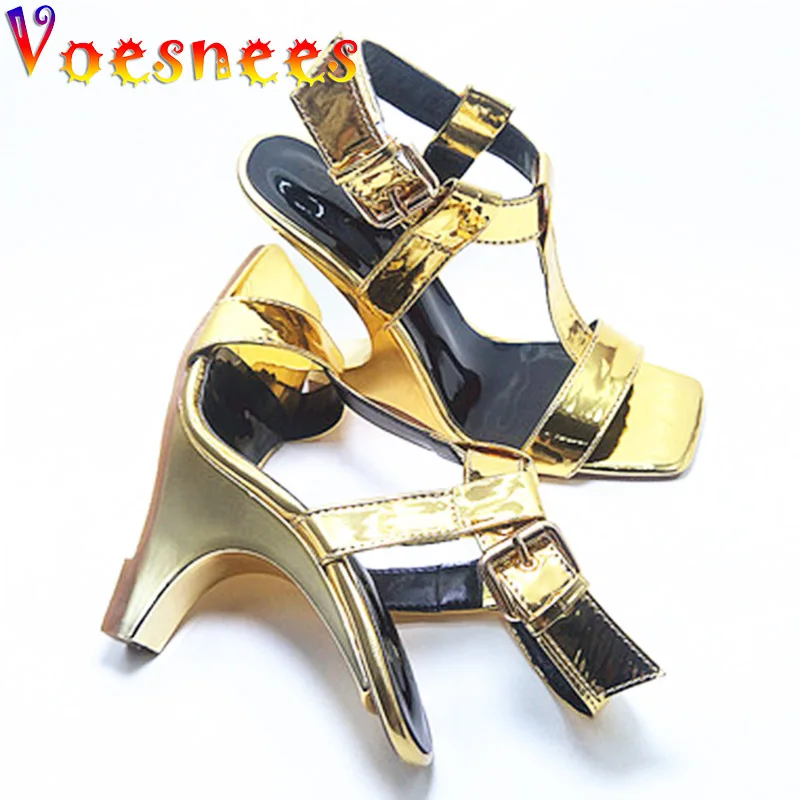 

Gold No Heel Sandals Fashion Designer Model Catwalk Show Wedges Shoes T-Strap Strange Style Square Head Buckle Strap Pumps Women