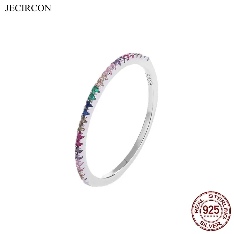 

Женское кольцо из серебра 100% пробы с радужным цирконием