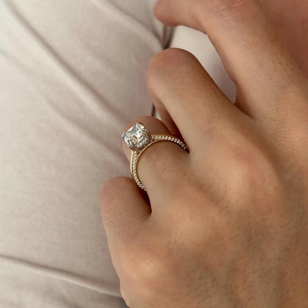 Обращенный в лаборатории бриллиант 2 карата Cushion Cut E Цвет VS1 Желтое золото 14 карат