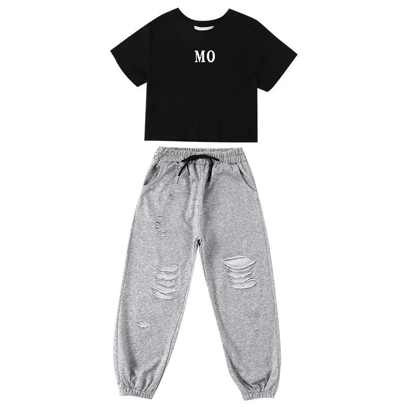 Детский спортивный костюм футболка с буквенным принтом и рваные брюки до