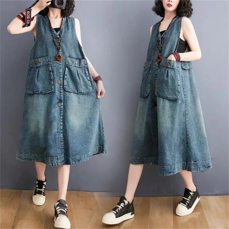 

Женское летнее платье на бретелях с бусинами и цветами