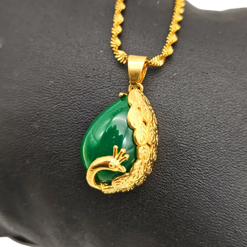 

Fashion Vietnam Sand Gold Peacock Imitation Chrysoprase Pendant Female Copper Plated 24K Gold Imitation Gold Gemstone Jewelry