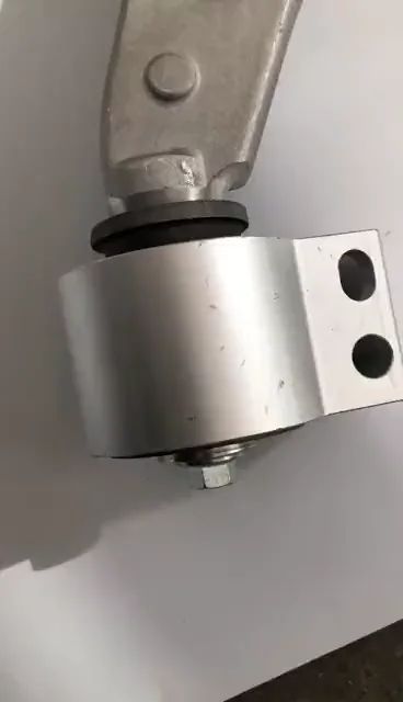 

Треугольный рычаг управления автомобилем