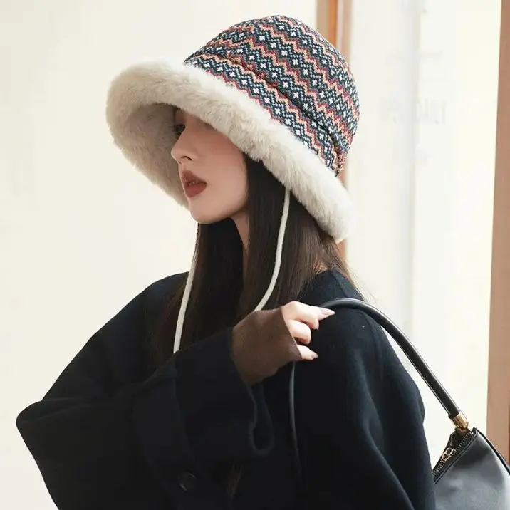 Флисовая рыболовная шапка с помпонами 56-58 см цвета в ассортименте