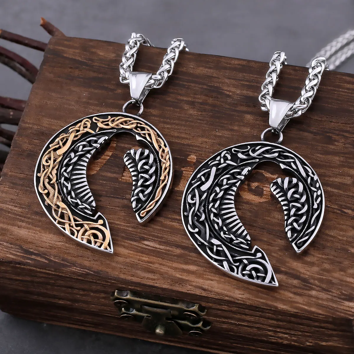 

Fashion Viking Odin Raven Cutout Necklace Men's Celtic Knot Amulet Pendant Necklace Vintage Hip Hop Stainless Steel Jewelry Gift