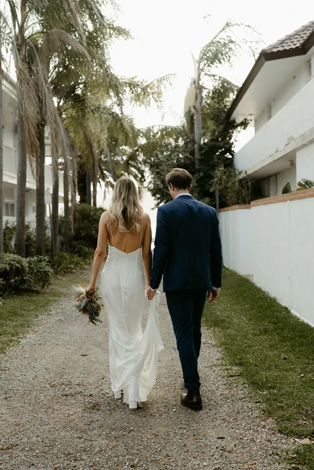 Рисунок 5 - Женское платье с открытой спиной