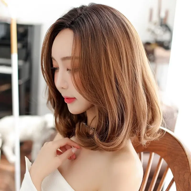 Женские короткие волосы средней части без челки объемный натуральный внутренний