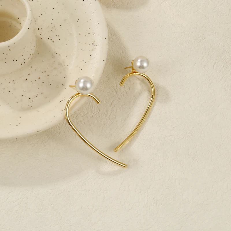 Креативные изогнутые металлические серьги Badu с французским жемчугом и