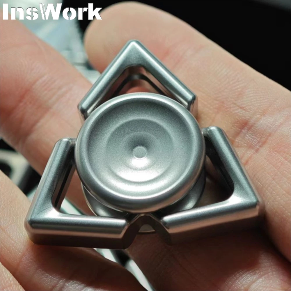 Изысканная простота QEDC металлические игрушки с тремя листьями