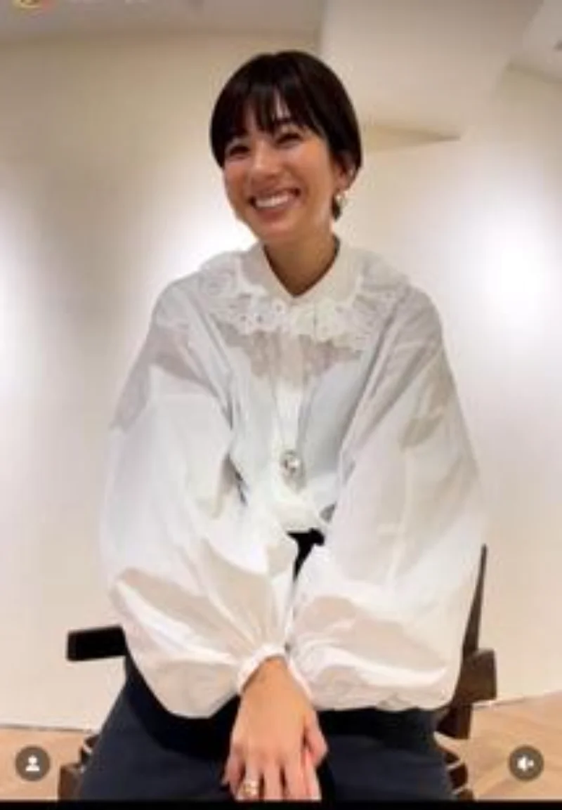 Женское летнее платье с рукавами-фонариками и воротником-рюшами