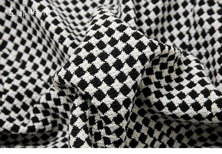 Рисунок 6 - Женский твидовый комплект с юбкой