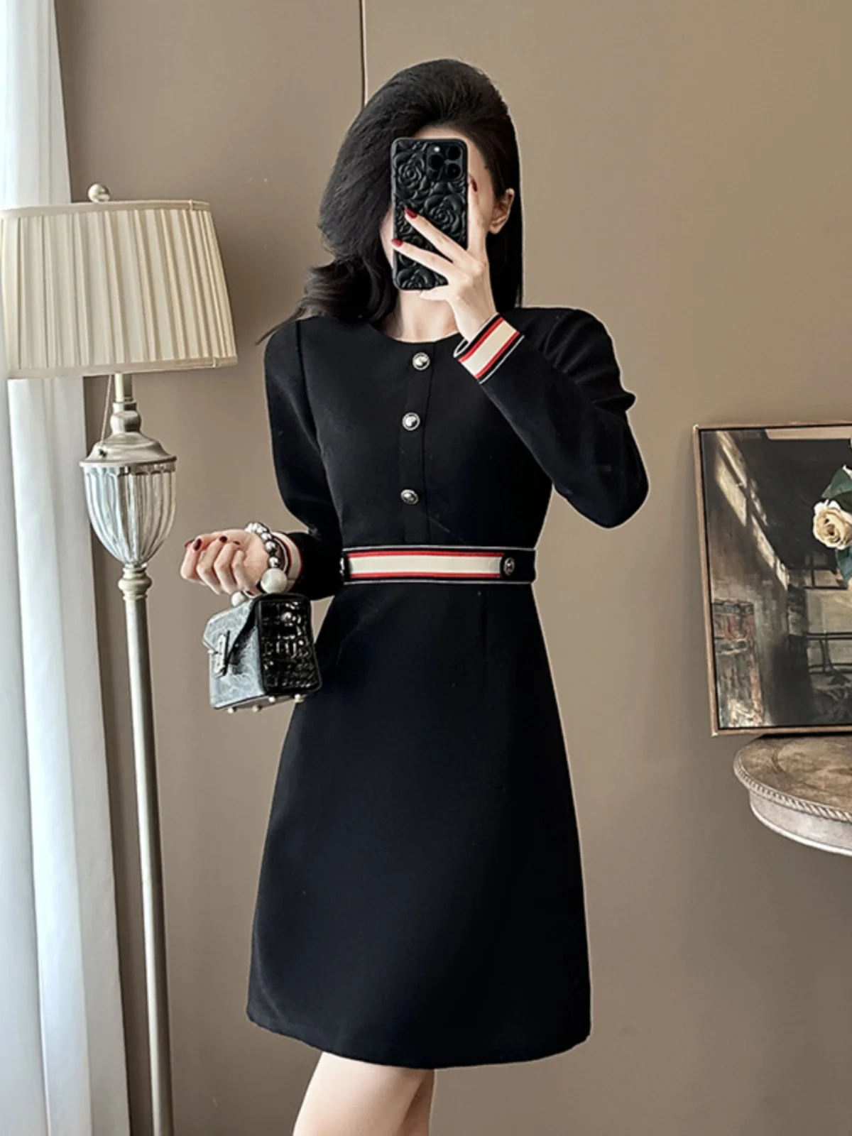 Маленькое женское платье на осень и зиму 2024 новая мода темперамент богиня