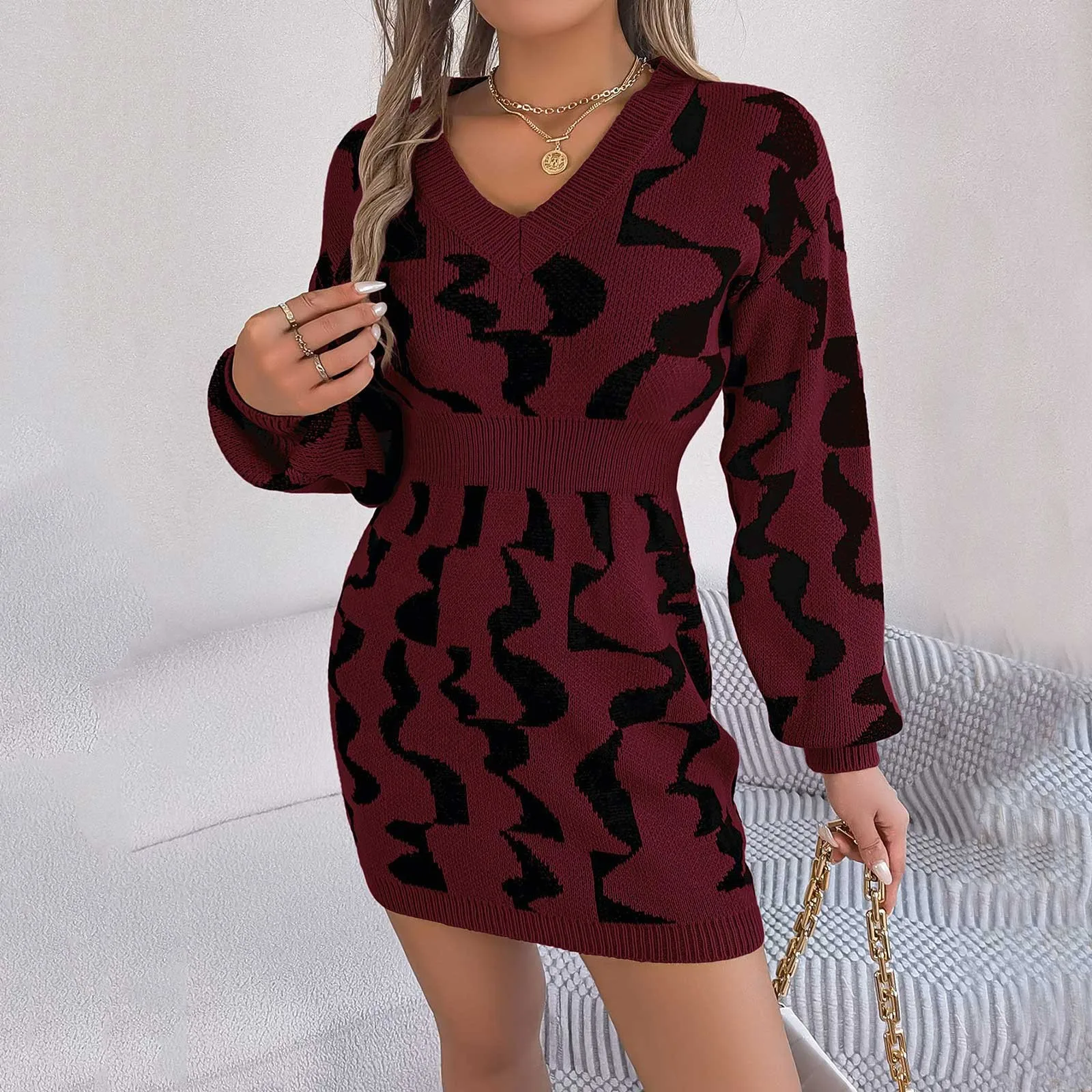 

Женское трикотажное платье-свитер в клетку, с V-образным вырезом