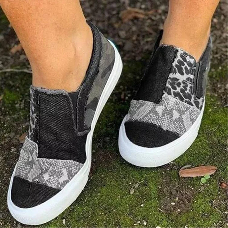

Slip-on Sneakers Women Canvas Shoes Ladies Retro Color Mixed Flat Trainers Leopard Strips Trimmed Low Top Skateboard Sapatos