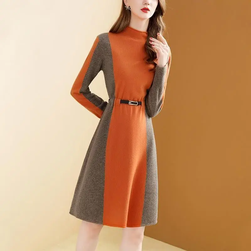 

Женское трикотажное платье с длинным рукавом, свободное ТРАПЕЦИЕВИДНОЕ платье-свитер в стиле пэчворк, модель W215 на осень-зиму, 2023
