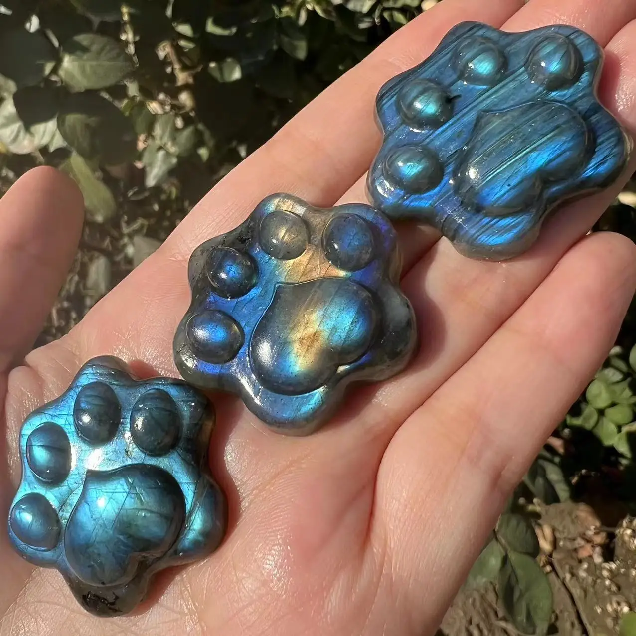 

Целебный камень лабрадорит, кварц, резьба по кошачьей лапе