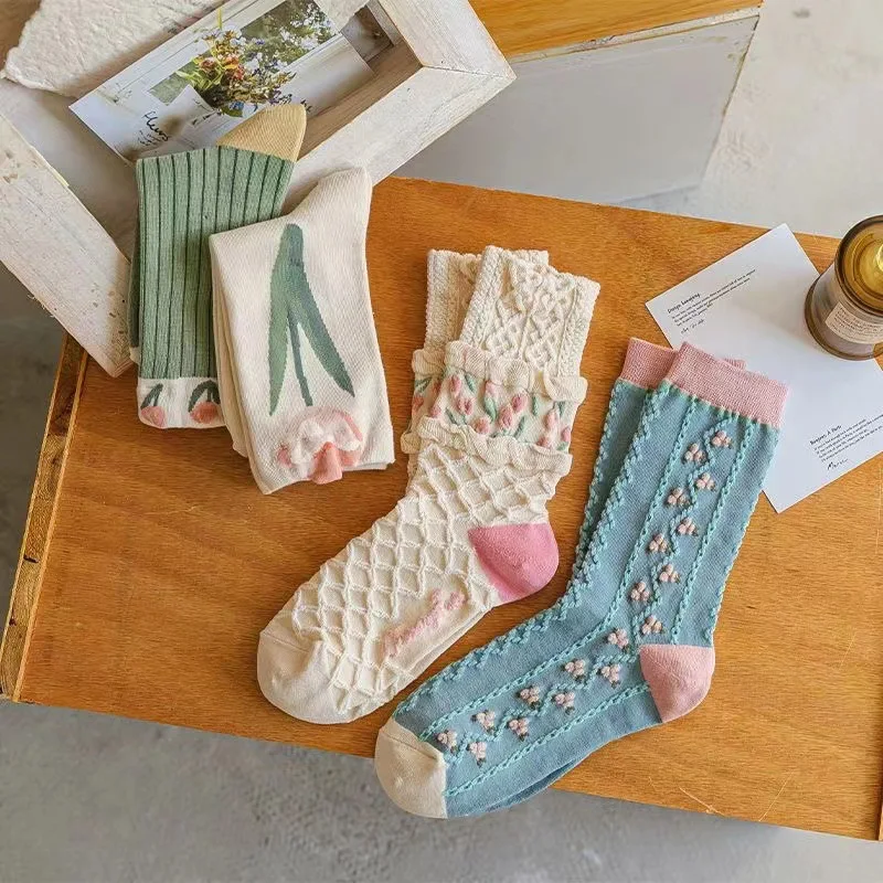 

New autumn and winter forest tulip all-match ladies piles of socks flower series cute mid-tube kawaii socks for women