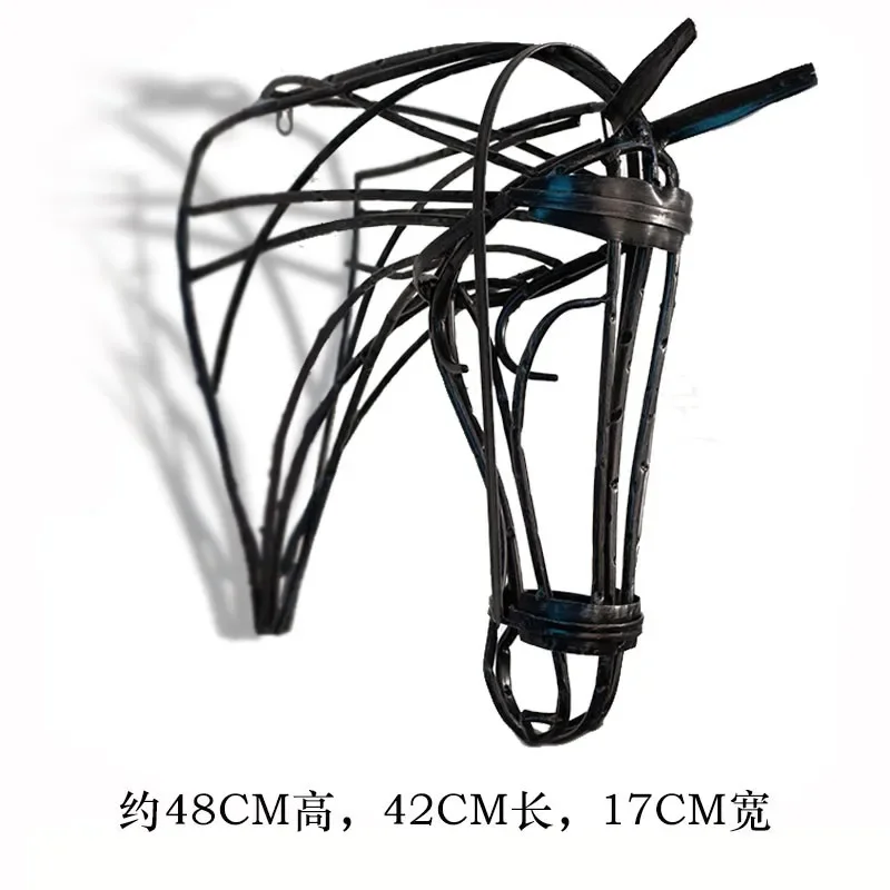 

Металлическая голова лошади