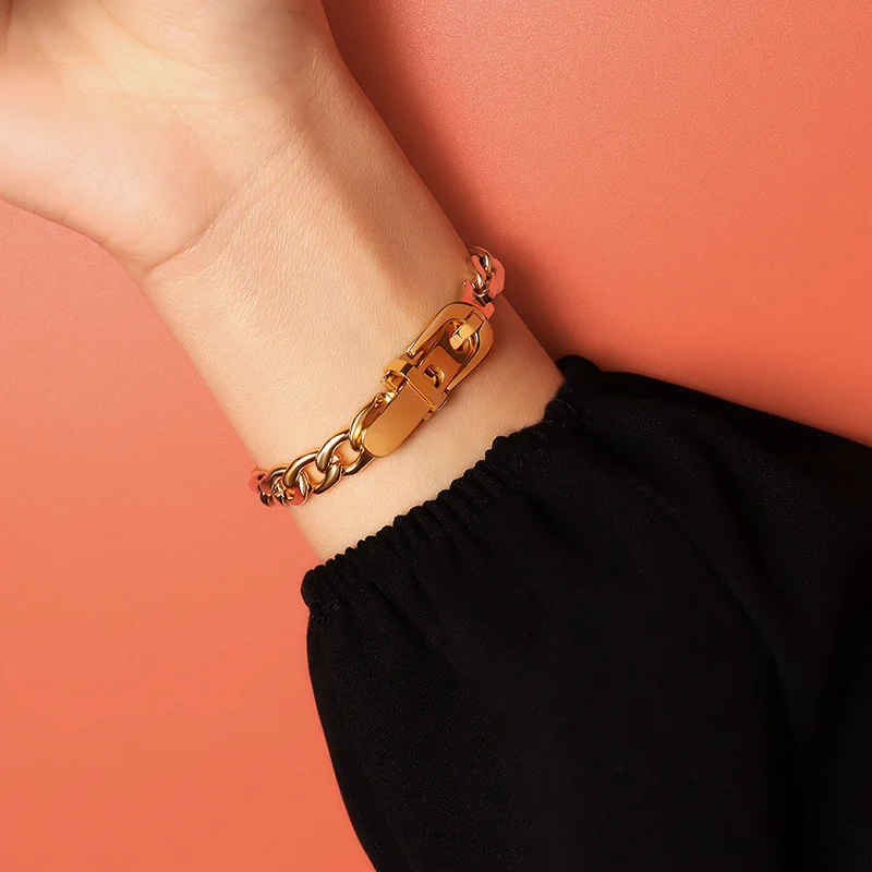 

Женский браслет из титановой стали с толстой цепочкой