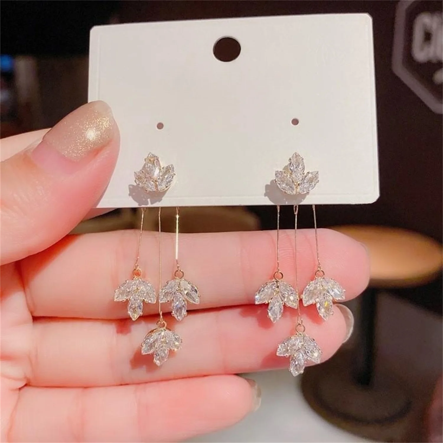 

Fashion Shiny Crystal Maple Leaves Tassel Drop Earrings For Women Girl Sweet Exquisite Leaf Dangle Earring Wedding Jewelry