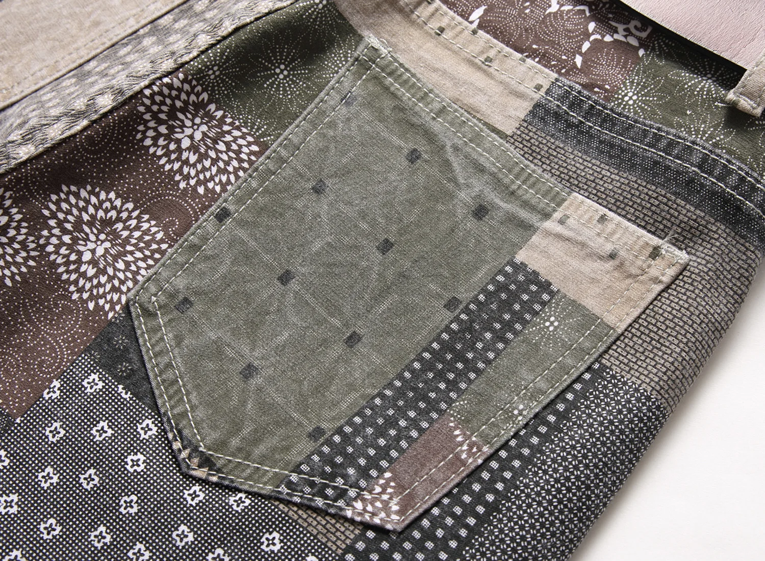 New Denim Mens Pant Colorful Personalized Fashion Print Patchwork Plaid Elastic Small Straight Tube Street Fashion Jeans for Men