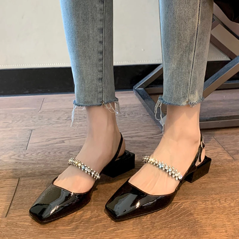 Женские босоножки на квадратном каблуке с блестками