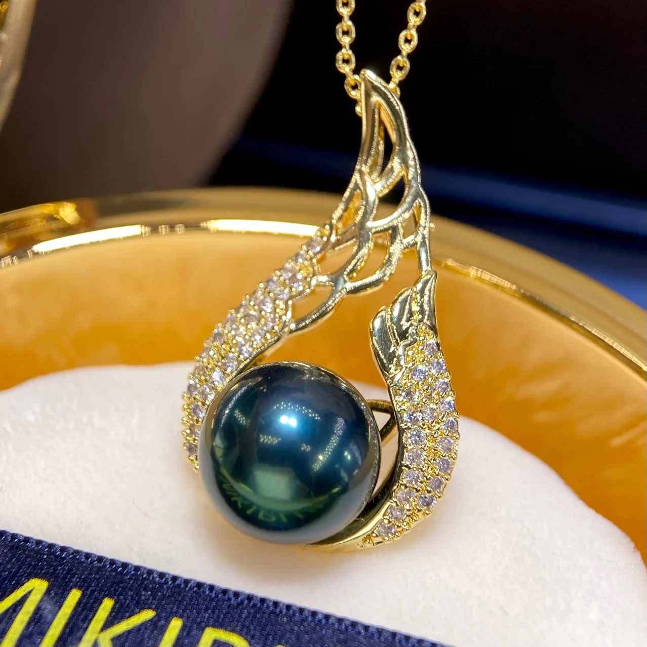 

Ожерелье из черного пресноводного жемчуга 11-12 мм, женский кулон из круглого бусина с инъекцией золотого натурального жемчуга, французская винтажная жемчужная подвеска