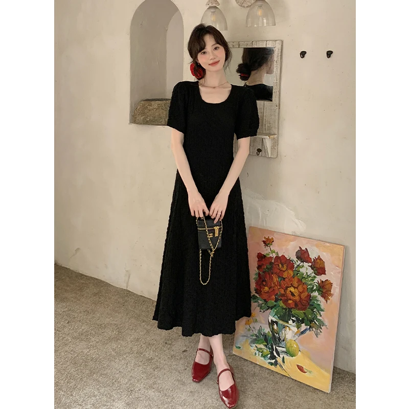 Женское длинное платье с коротким рукавом и круглым вырезом