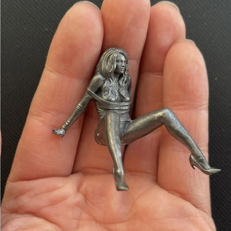 

Статуэтка из меди девушка