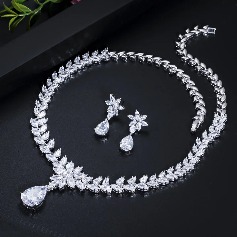 

ThreeGraces Sparkly White Cubic Zirconia Big Water Drop Earrings and Necklace Bridal Wedding Banquet Jewelry Set for Women TZ775
