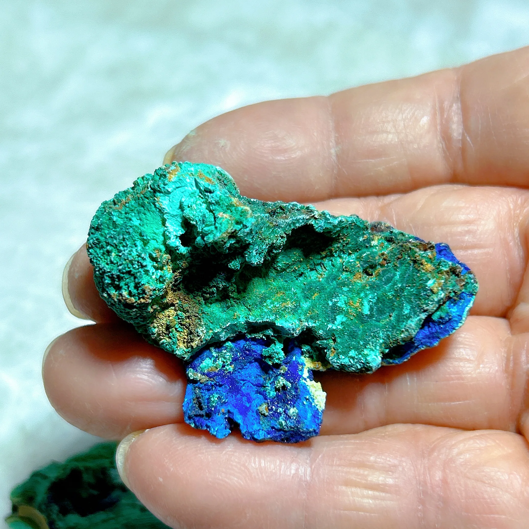 Исцеляющие высококачественные натуральные кристаллы хризоколла с азуритовым