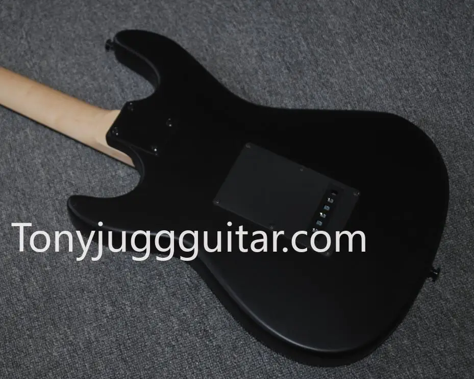 Фирменная матовая черная электрогитара с надписью Jim Root Strat большая головка
