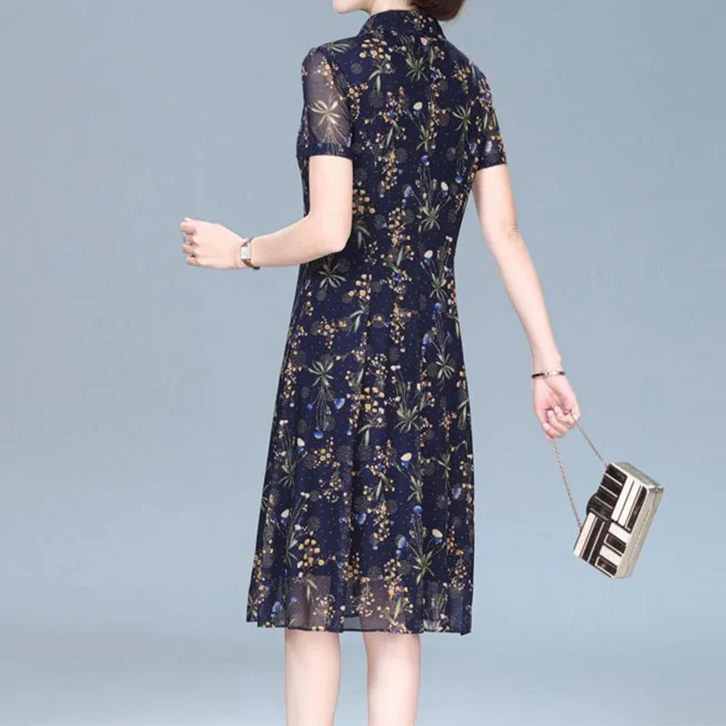 Рисунок 3 - Женское ТРАПЕЦИЕВИДНОЕ ПЛАТЬЕ средней длины