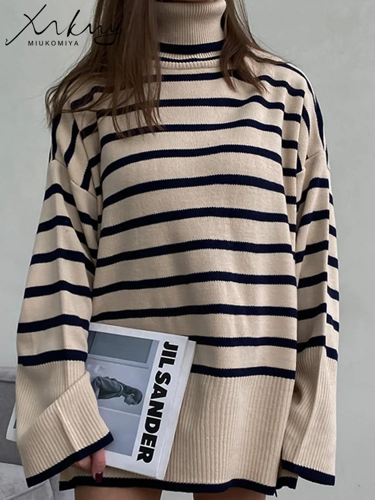 

Женский свитер в полоску, с высоким воротником и разрезом