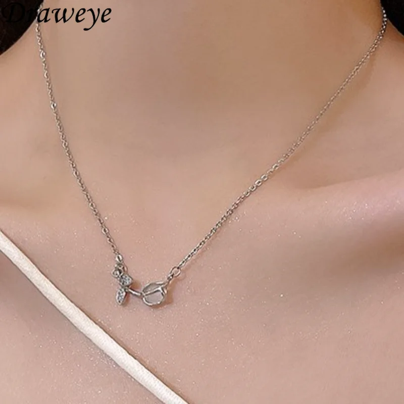 

Draweye Flower Jewelry for Women Sweet Autumn Winter Pendant Necklaces Korean Fashion Sweater Chains Metal Chokers Vintage