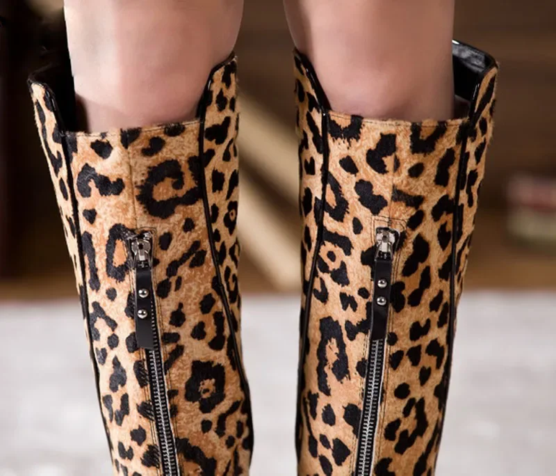 Римские леопардовые сапоги на танкетке с конским волосом увеличенные рыцарские