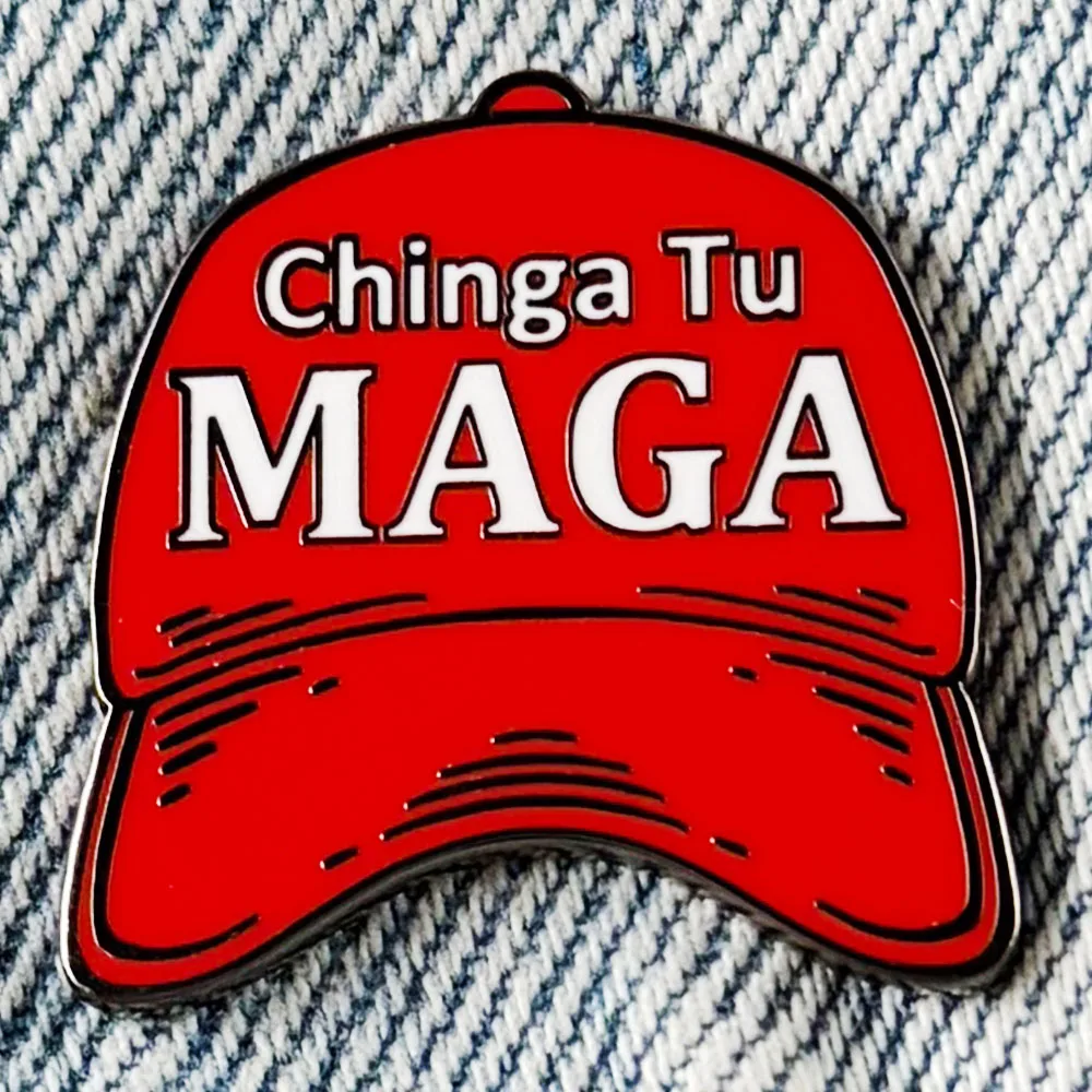 Фото Эмалевый значок Chinga Tu MAGA Red Hat, анти-Трамп, политическая брошь, декоративное украшение для рюкзака №3