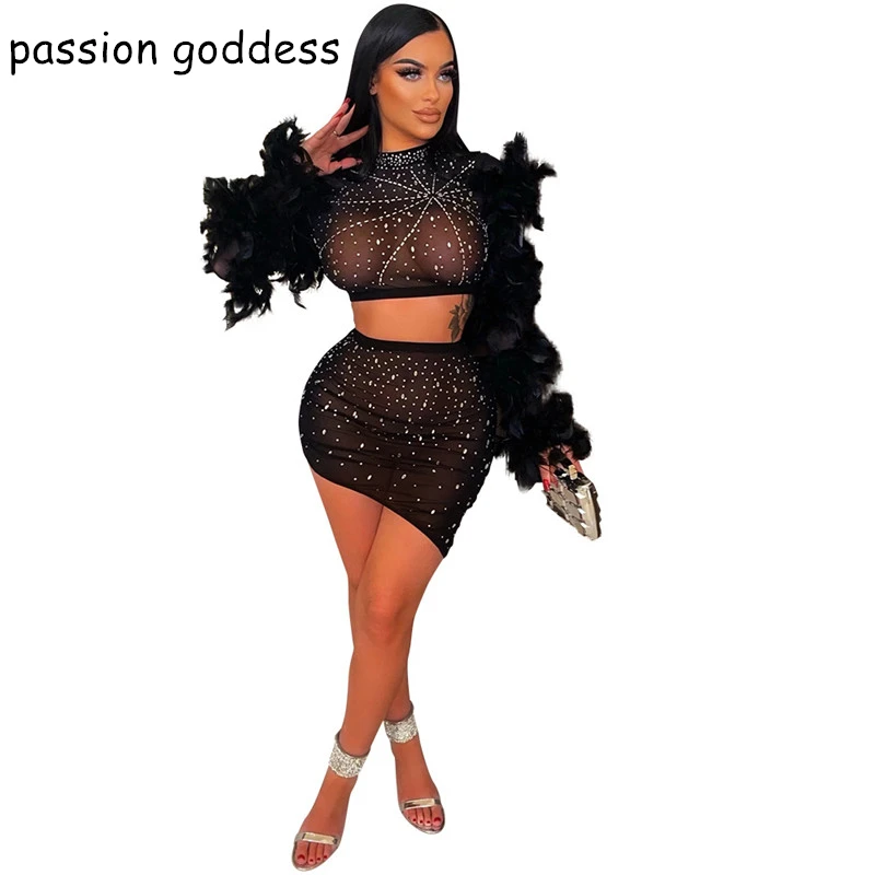 

2022 See Through Sexy Diamonds Two Piece Mesh Sets Women Outfits Feather Long Sleeve Crop Top Bodycon Mini Asymmetrical Skirts
