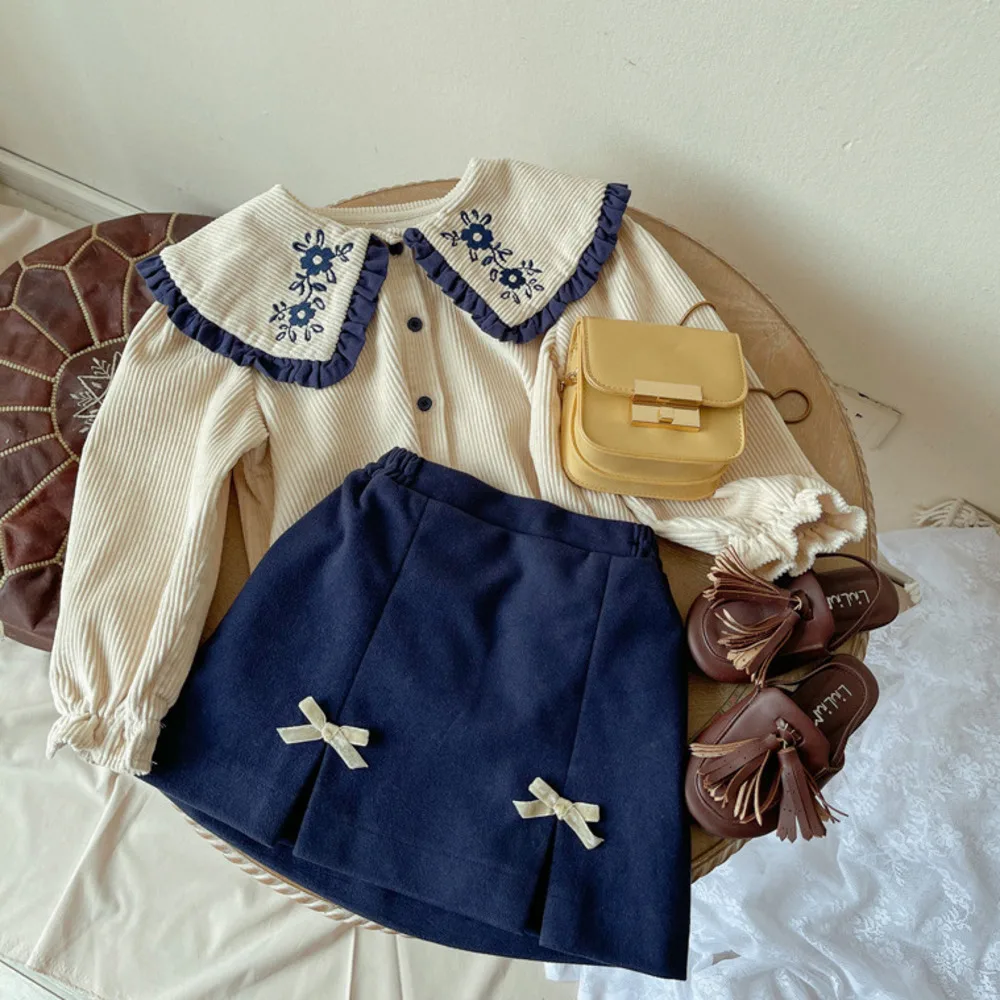 

2022 Spring New Girls' Suit Korean Children's Beige Collage Tibetan Blue Embroidered Shirt Two Piece Little Girls Skirt Set